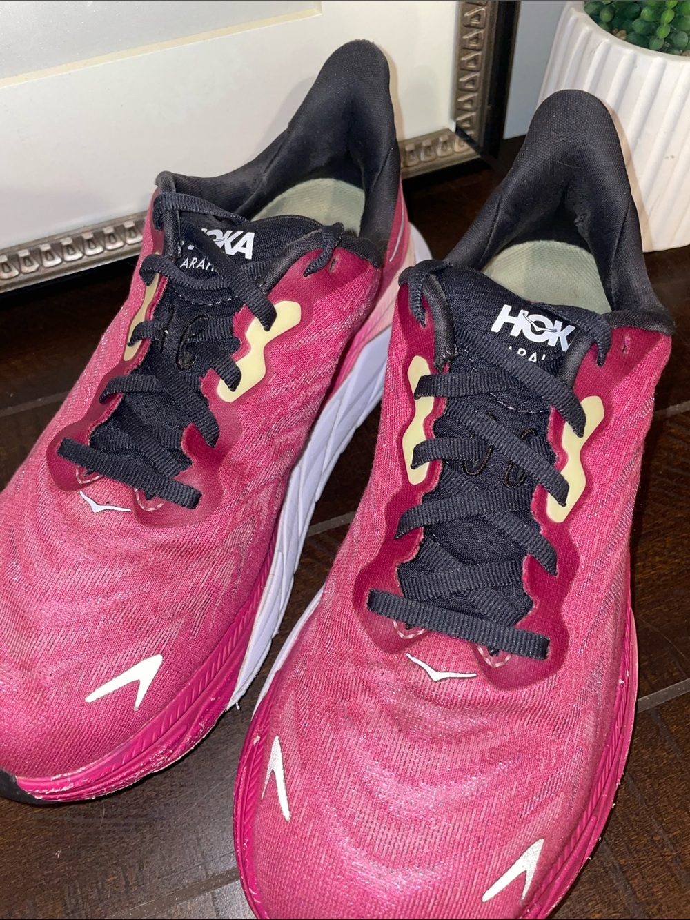 Hoka Arahi 6 Pink Athletic Running Shoes Sneakers Size 8B Festival Fuchsia - Picture 11 of 16